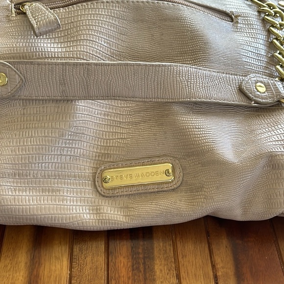 Steve Madden large tan bag with gold accents​ - Picture 2 of 6